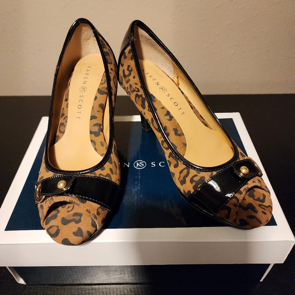 Tahari leopard heels pumps